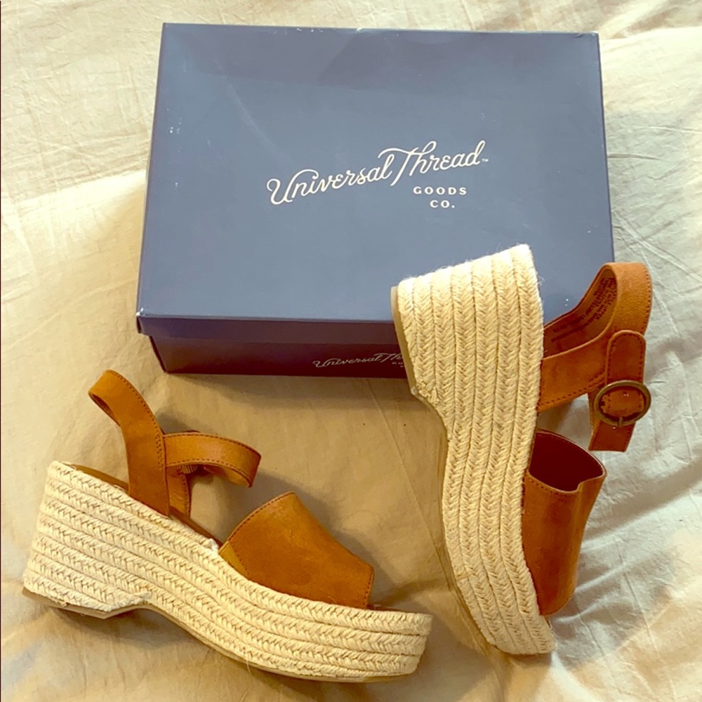 Universal Thread Tan Suede Platform Sandal 8